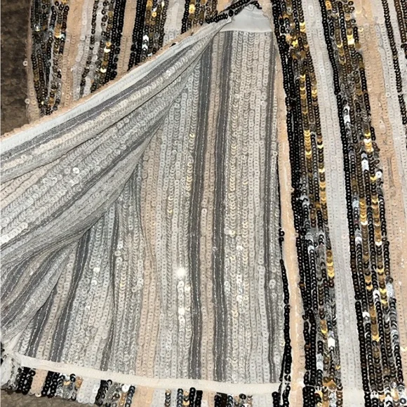 Boohoo Black and Gold Sequin Long Sleeve Dress - Picture 3 of 9